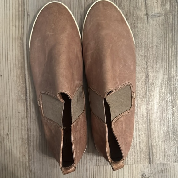 Frye Melanie tan pointed slip on’s - Picture 3 of 3